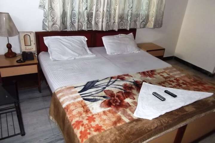 Room 4 of 20