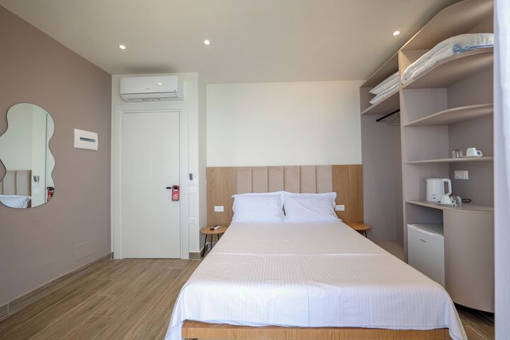 Room 26 of 175