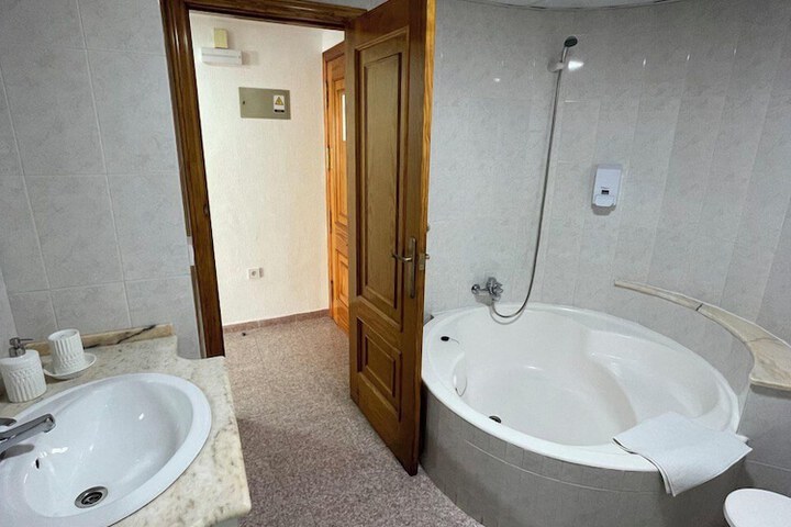 Room 34 of 41
