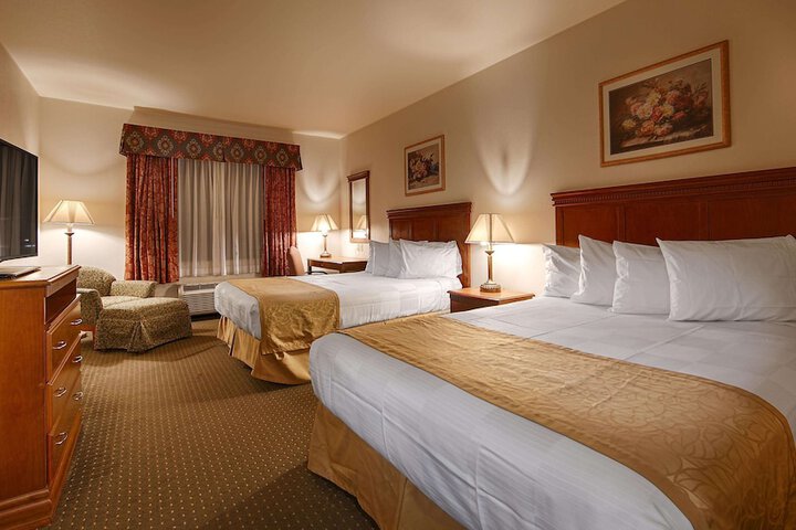 1 Queen Accessible Comm Assist Bathtub Sofa Bed For 1 Person Desk Full Breakfast (2 of 7)