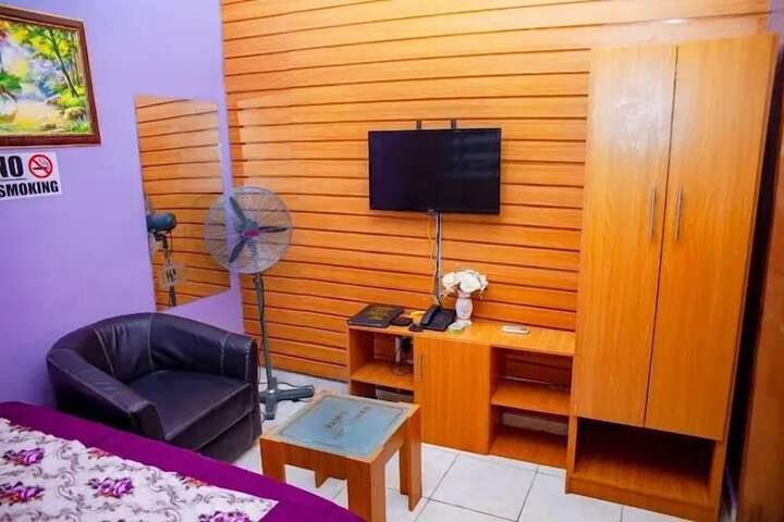 Room 4 of 43