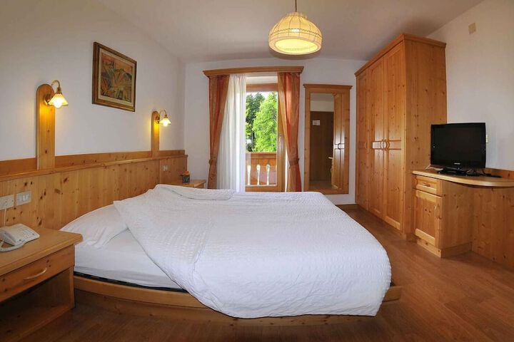 Room 2 of 11