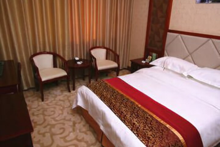 Room 5 of 8