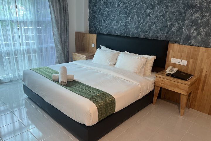 Room 8 of 34