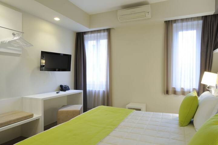 Room 10 of 30