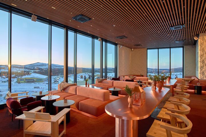 Lounge 46 of 58