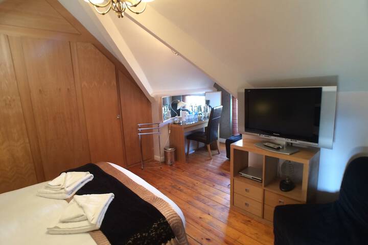 Room 9 of 37