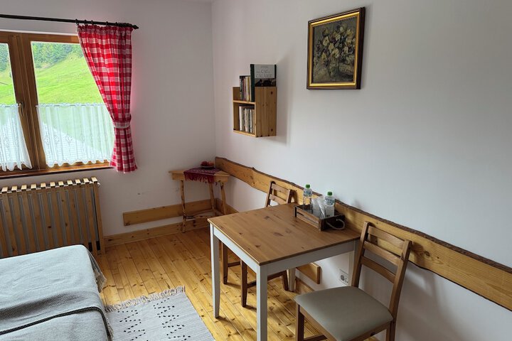 Room 5 of 20