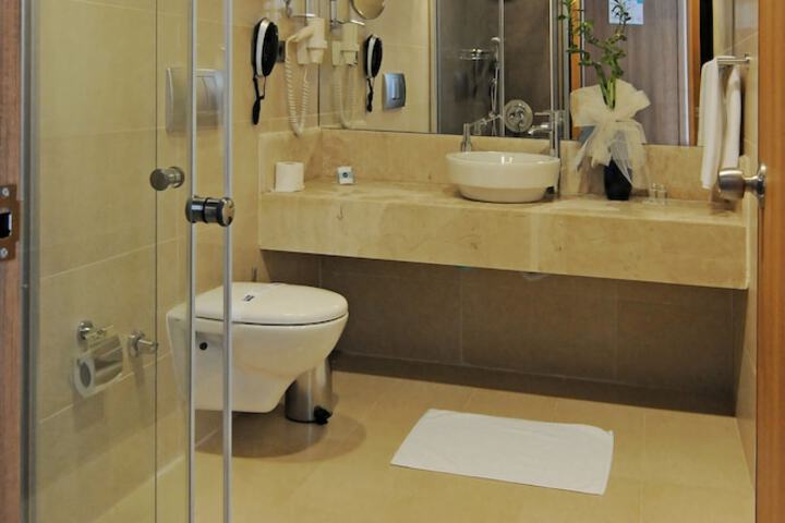 Room 20 of 65