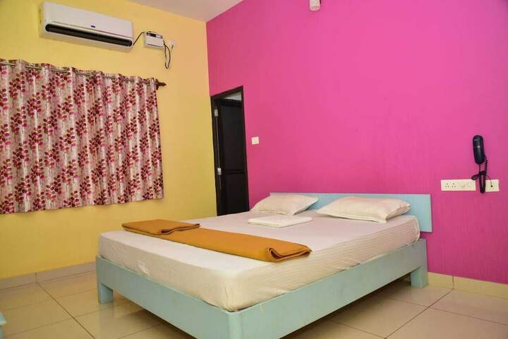 Room 4 of 18