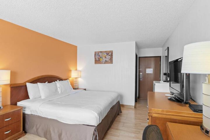 Room 10 of 33