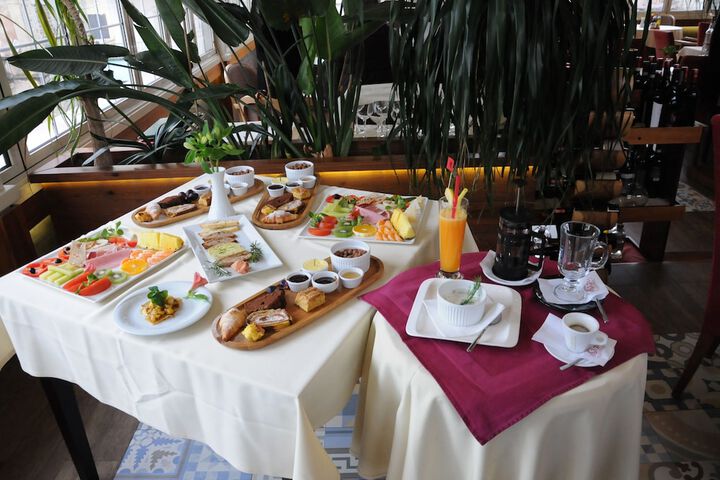 Breakfast/Coffee Service 68 of 118