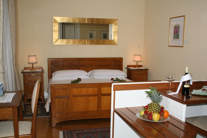 Room 8 of 48