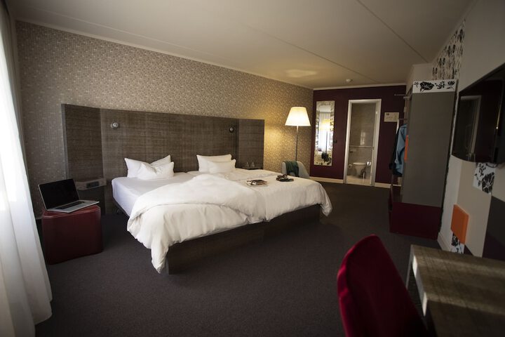 Room 6 of 42