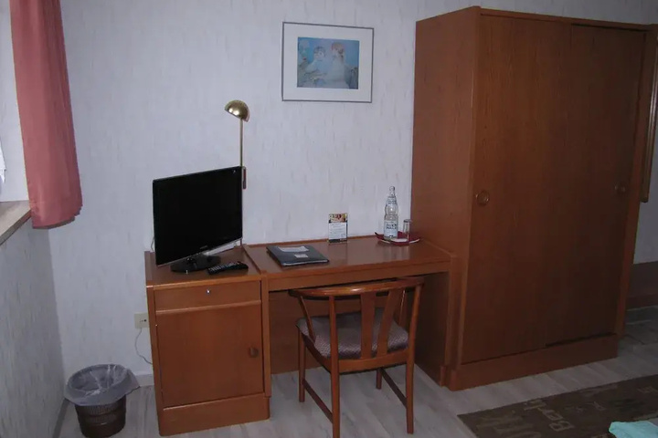 Room 4 of 14