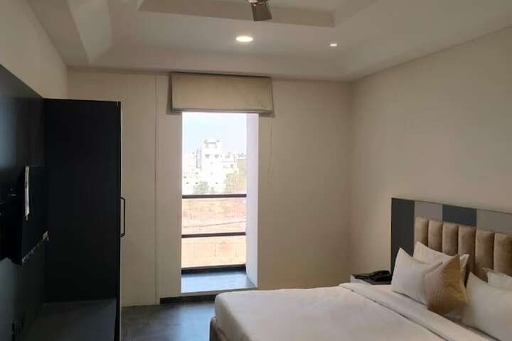 Room 4 of 19