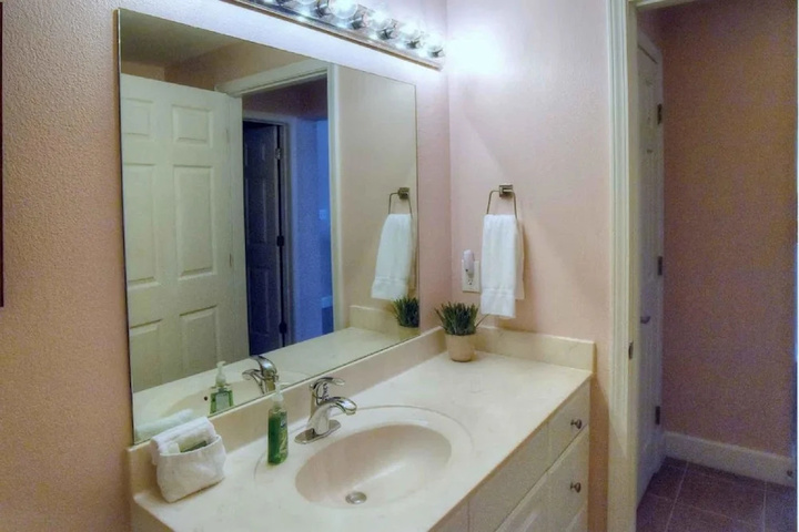 Room 7 of 15