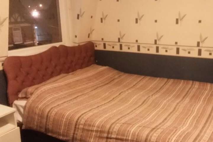 Room 6 of 34