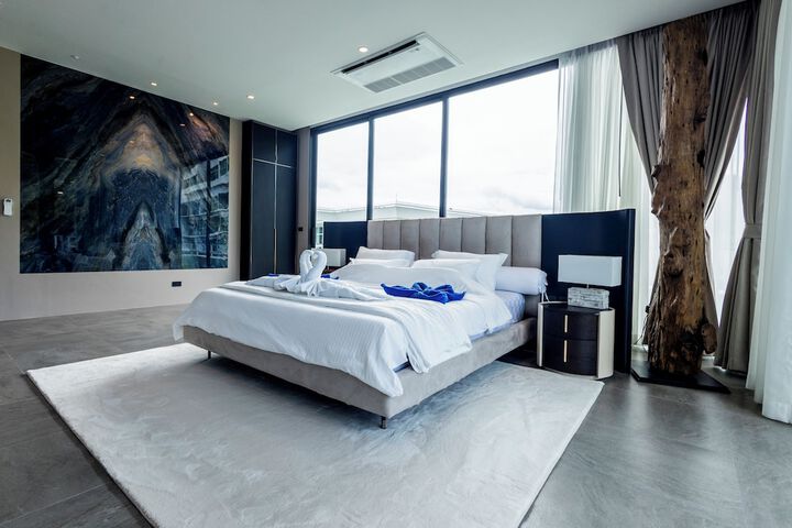 Room 10 of 213