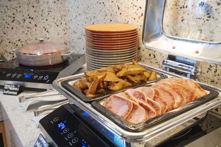 Breakfast/Coffee Service 69 of 182