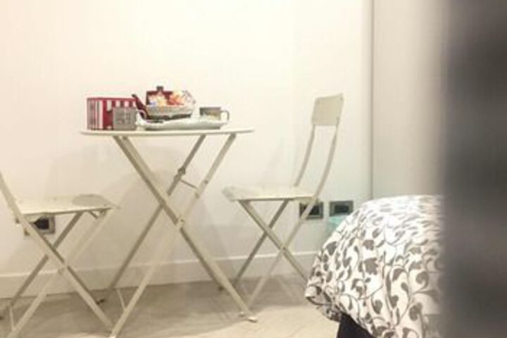 Room 10 of 27