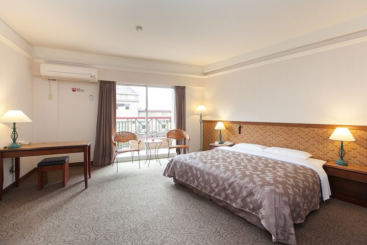 Room 16 of 36