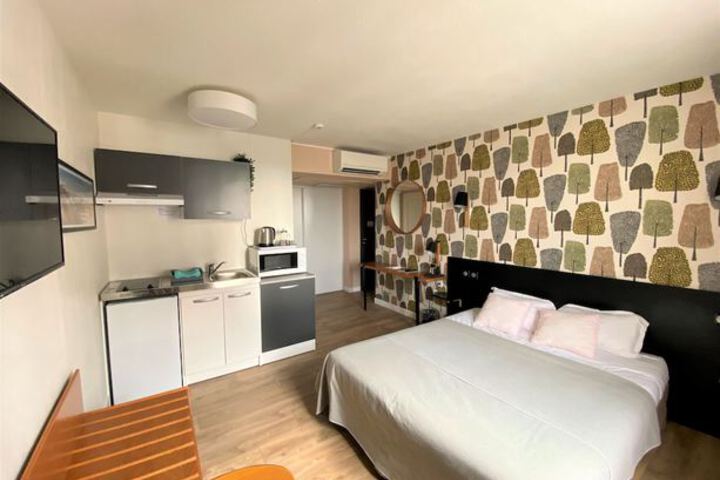 Room 7 of 16