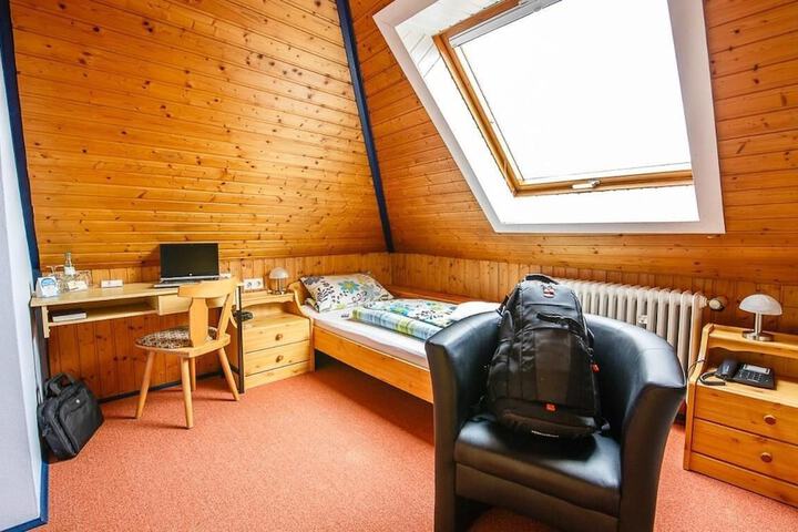 Room 6 of 37