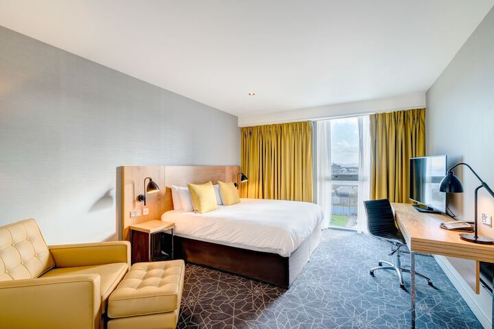 Room 4 of 82