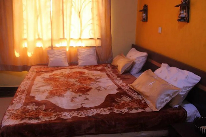 Room 4 of 25