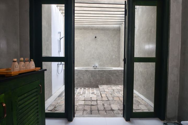Room 50 of 159