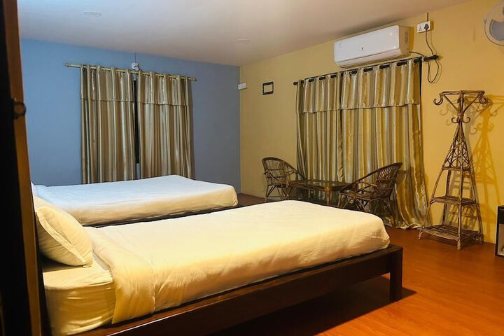 Room 2 of 25