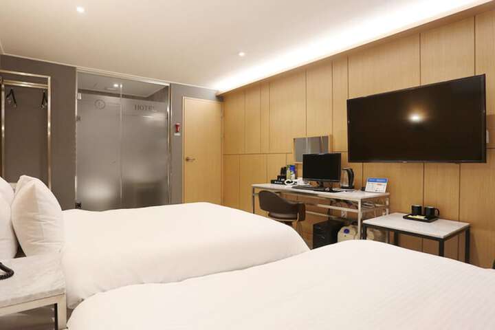 Room 15 of 46