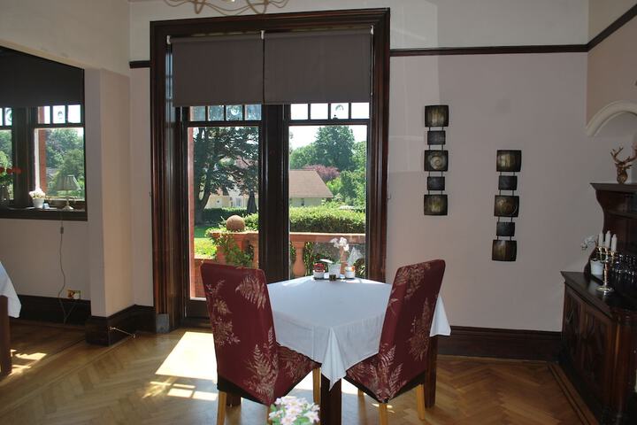Dining 39 of 87