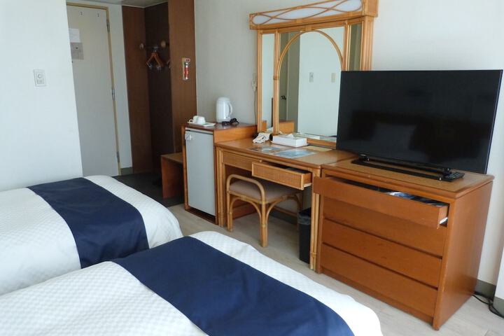 Room 9 of 97