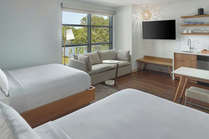 Room 6 of 40