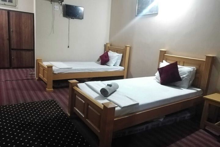 Room 10 of 25