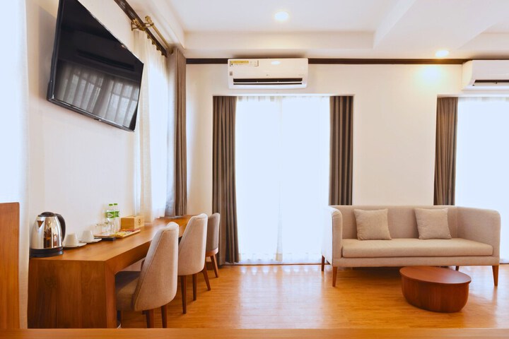 Room 35 of 65