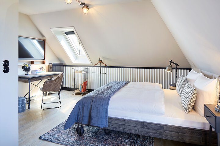 Room 16 of 34