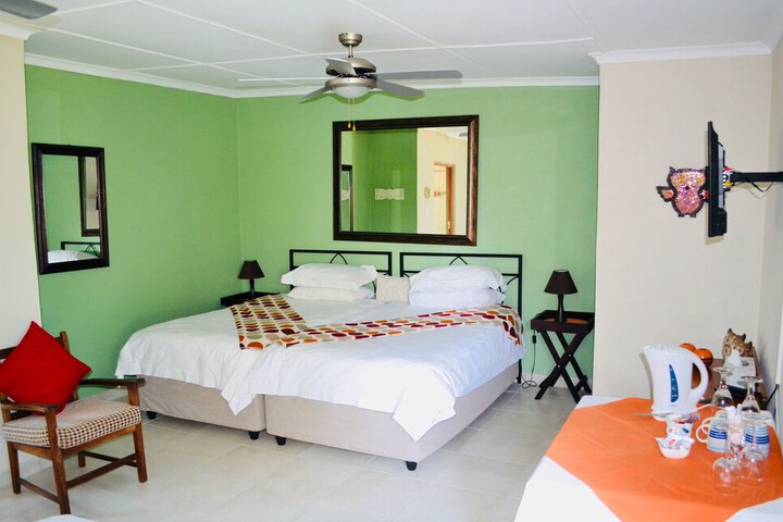 Room 5 of 18