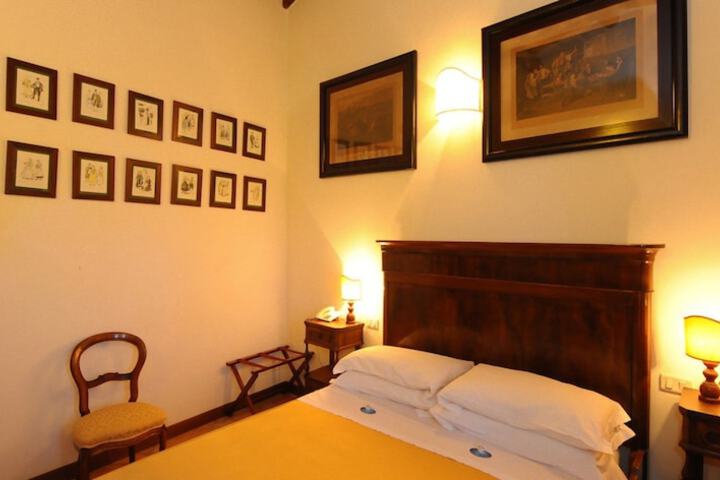 Room 5 of 83