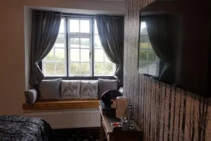 Room 3 of 9