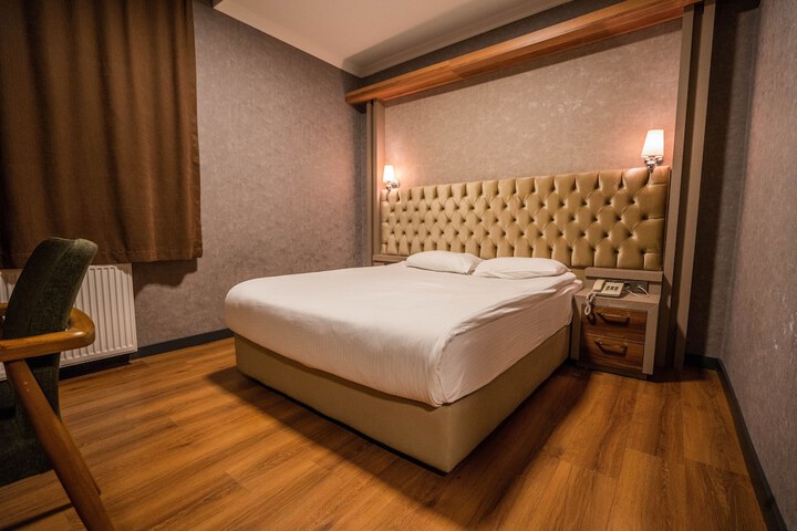 Room 12 of 34