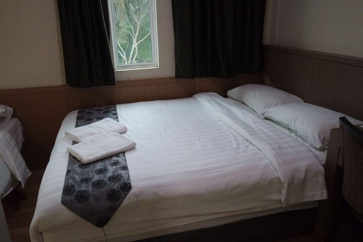 Room 16 of 23