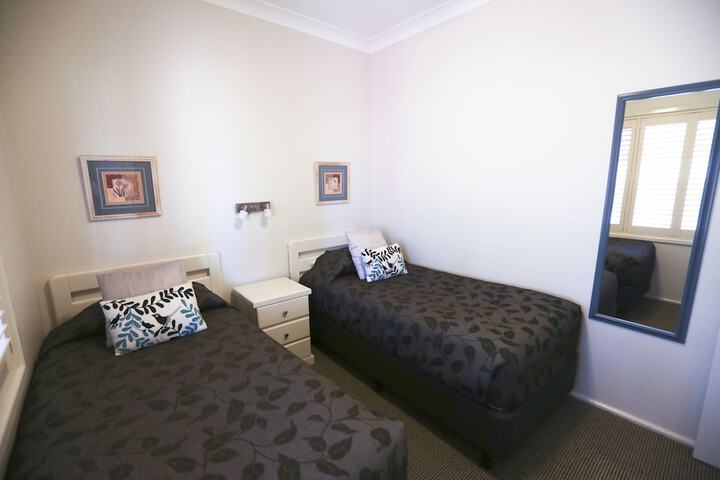 Room 25 of 76