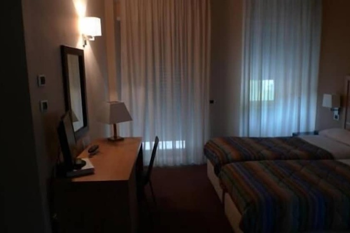 Room 16 of 60
