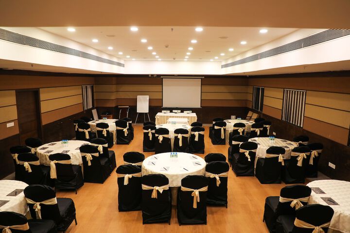 Ballroom/Hall 31 of 35