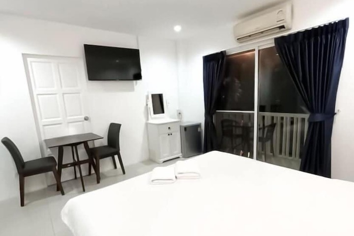 Room 10 of 34