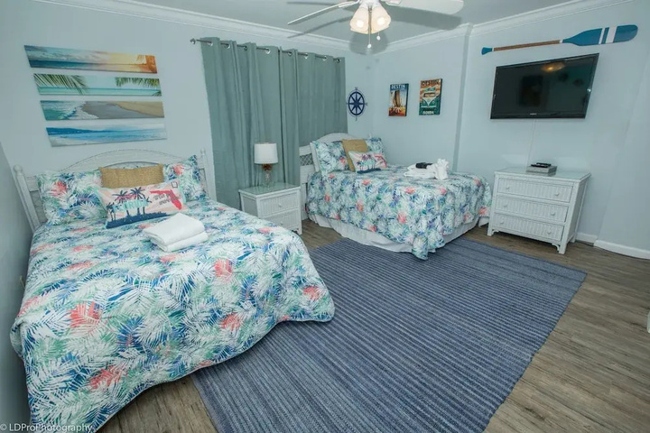 Image of Shoreline Towers 1023 2 Bedroom Condo by RedAwning
