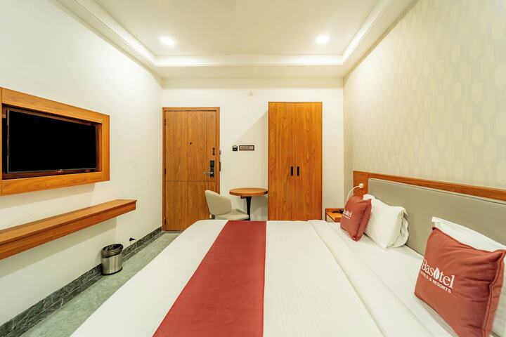 Room 10 of 24